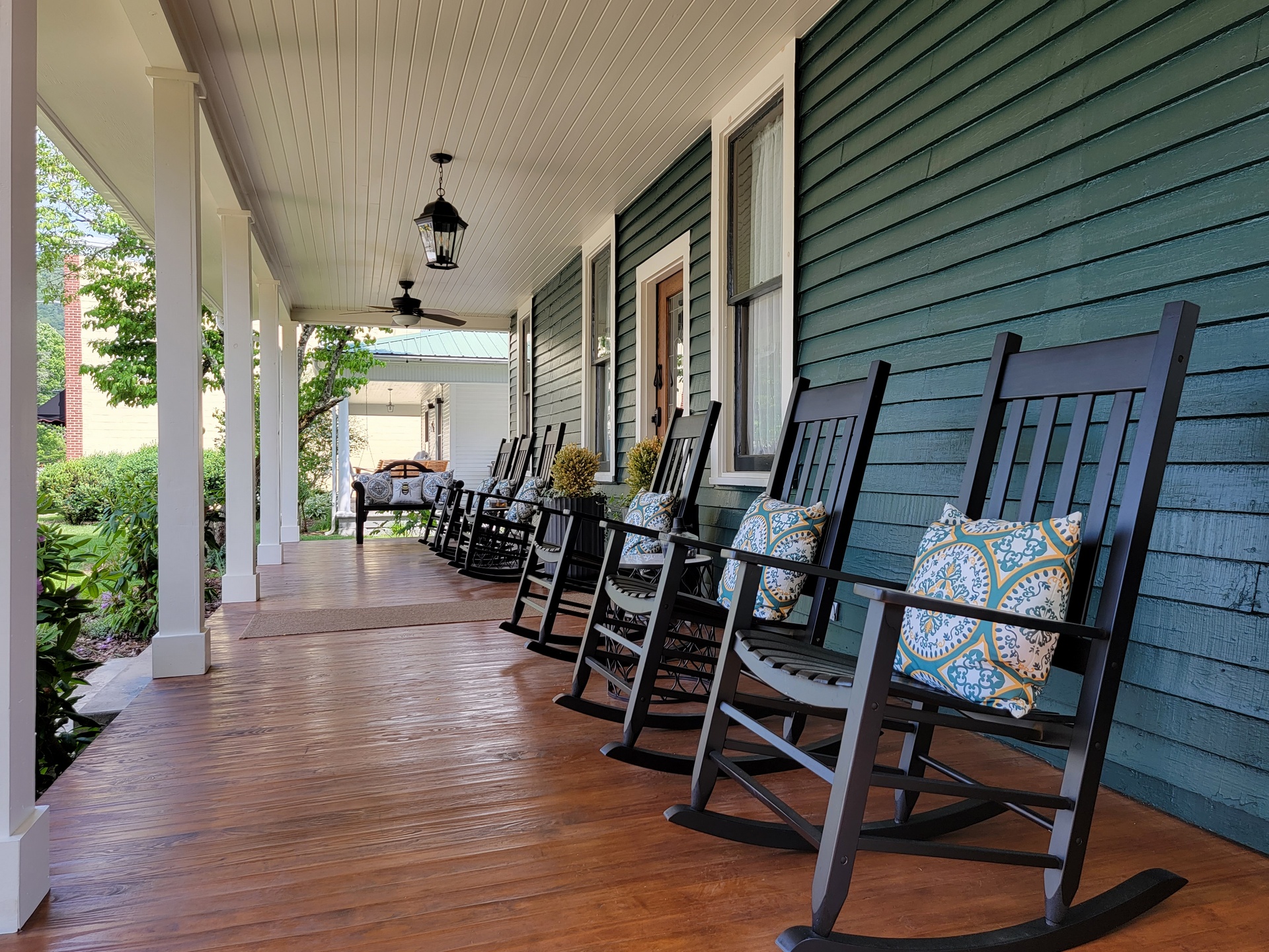 No. 112 East Laurel vacation rental front porch in Damascus Virginia
