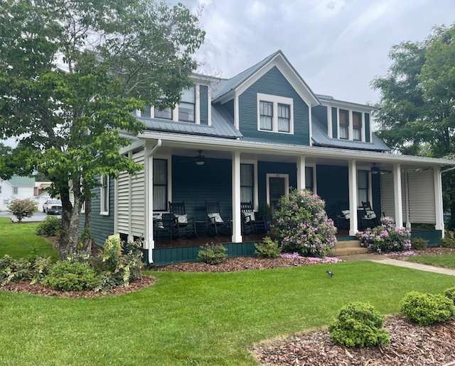 Exterior of 112 East Laurel rental house in downtown Damascus VA near the Virginia Creeper Trail
